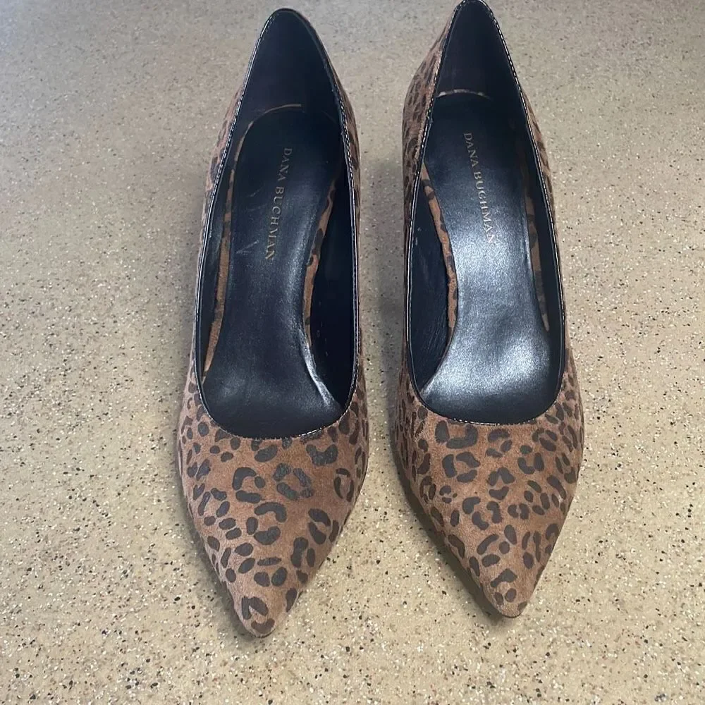 Dana Buchman Katarina Cheetah Print Suede Pumps sz 10